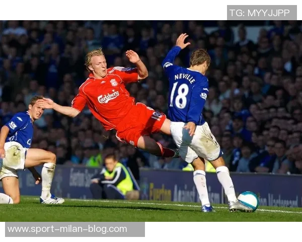 内维尔批评卢克肖需增强对抗能力以应对激烈比赛挑战